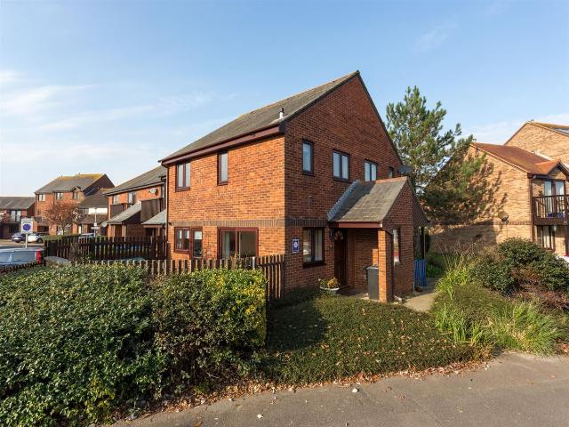 Catalina Drive, Poole BH15, 2 bed property to rent, £1,400 pcm | PrimeLocation