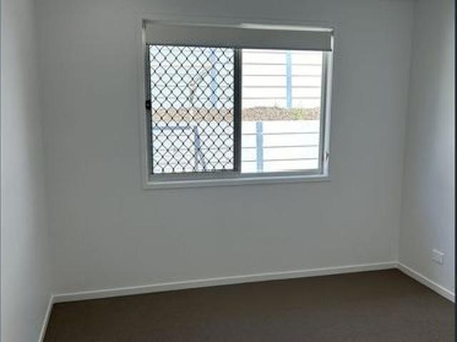 Catch the breeze at Loganholme Duplex