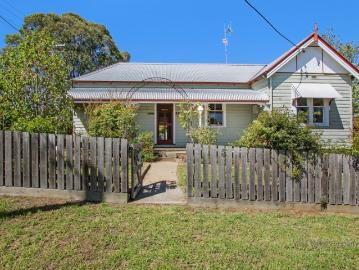 Yass, Yass Valley, Victoria - Balcony, Fireplace