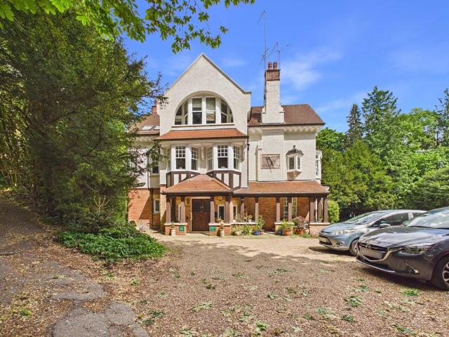 CATERHAM VALLEY 2 bed flat to rent £1,400 pcm £323 pw