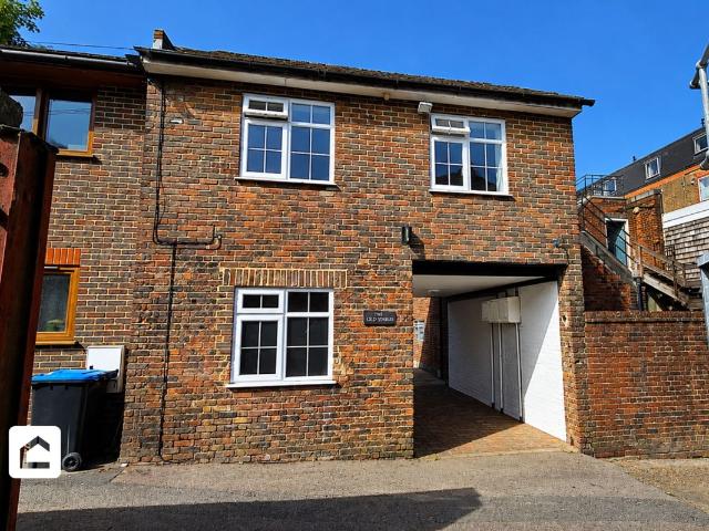 Caterham, Surrey CR3, 1 bed semi detached house to rent, £1,395 pcm | PrimeLocation