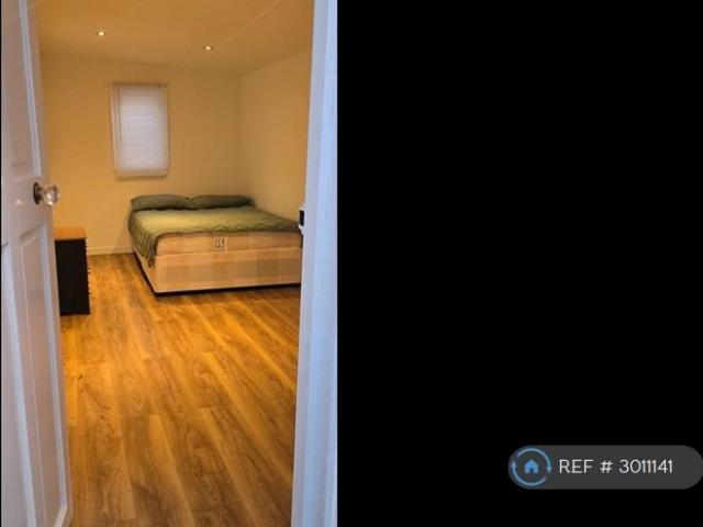 Catford Hill, London, SE6 1 bed in a house share to rent £800 pcm £185 pw