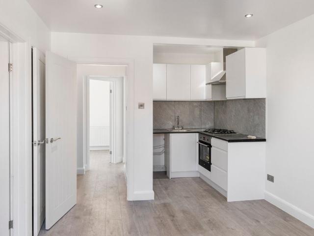 Catford Hill, London SE6, 2 bed flat to rent, £1,750 pcm | PrimeLocation