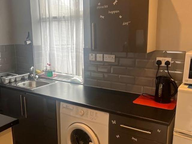 Cathays Terrace, Cardiff CF24 1 bed apartment to rent £695 pcm £160 pw