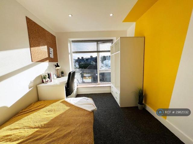 Cathays Terrace, Cardiff, CF24 1 bed flat to rent £646 pcm £149 pw