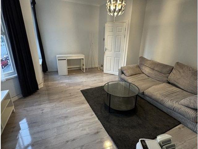 Cathays Terrace, Cardiff CF24, 2 bed flat to rent, £1,100 pcm | PrimeLocation