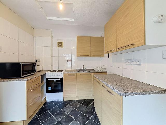 Cathays Terrace, Cardiff CF24, 3 bed flat to rent, £1,650 pcm | PrimeLocation
