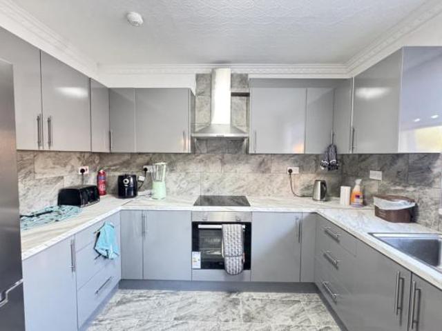 Cathays Terrace, Cardiff CF24 5 bed house to rent £2,900 pcm £669 pw
