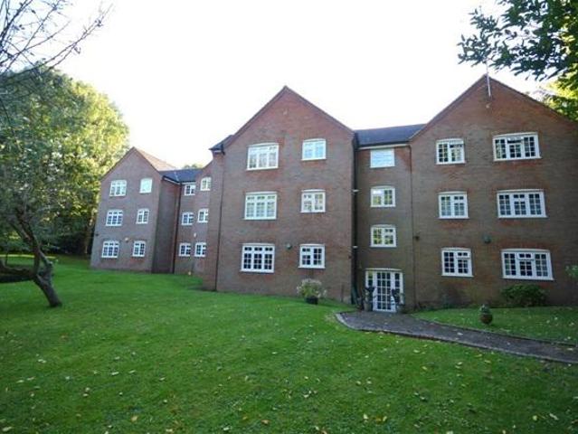 Cathedral Court, King Harry Lane, St. 2 bed flat to rent £1,850 pcm £427 pw