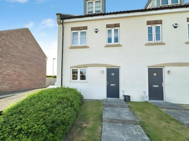 Cathedral Close, Chilton, County. 3 bed townhouse to rent £1,000 pcm £231 pw