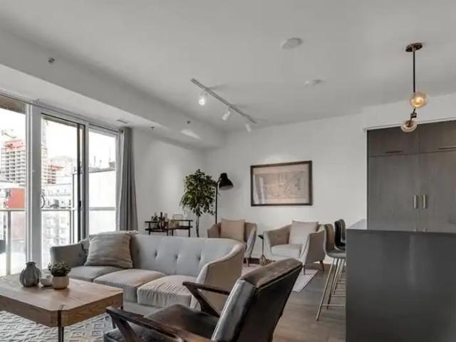 Cathedral Hill Quiet Luxury Apartment! — 808