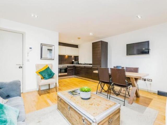 Cathedral Road, CARDIFF 2 bed apartment to rent £1,650 pcm £381 pw