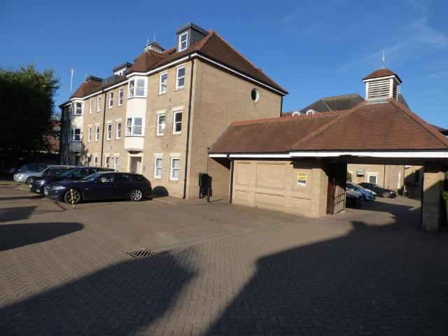 Cathedral Walk, Chelmsford CM1 1 bed flat to rent £1,195 pcm £276 pw