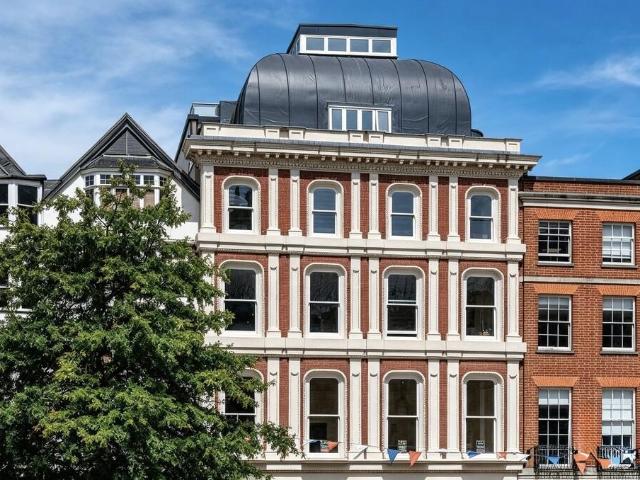 Cathedral Yard, Exeter EX1 2 bed penthouse to rent £3,000 pcm £692 pw