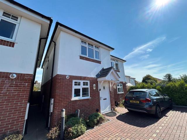 Catherine Close, Poole, BH12 2 bed end of terrace house to rent £1,395 pcm £322 pw