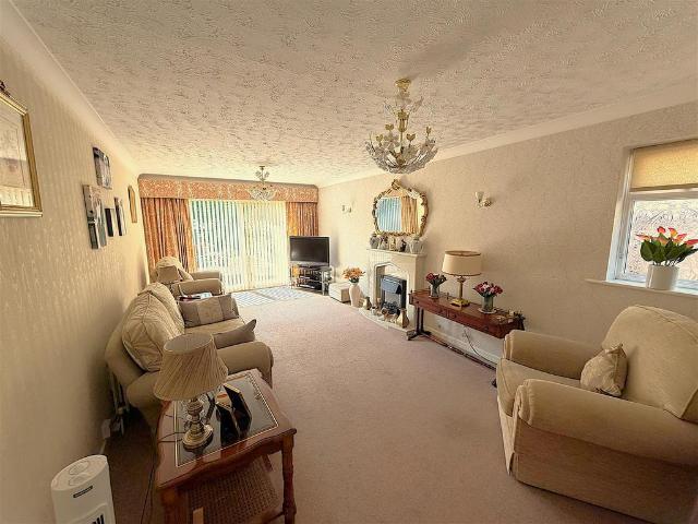 Catherine Gardens, West End, Southampton 3 bed property to rent £1,950 pcm £450 pw