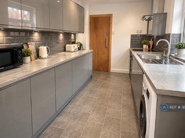 Catherine Street, Chesterfield, S40 1 bed in a house share to rent £450 pcm £104 pw