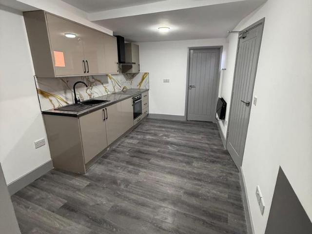 Catherine Street, Leicester LE4 4 bed flat to rent £1,550 pcm £358 pw