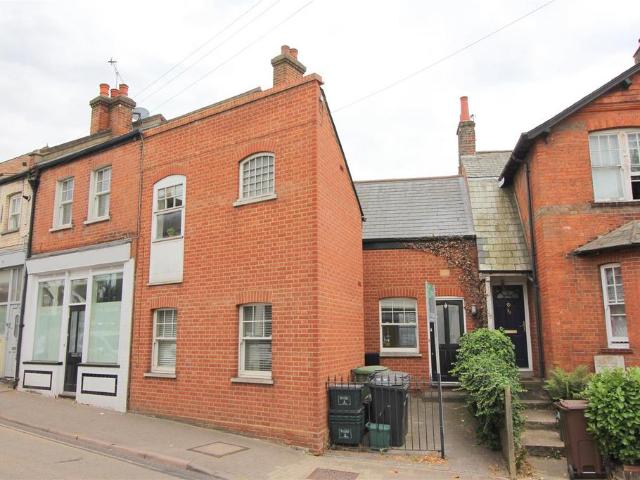 Catherine Street, St Albans. 1 bed apartment to rent £1,350 pcm £312 pw