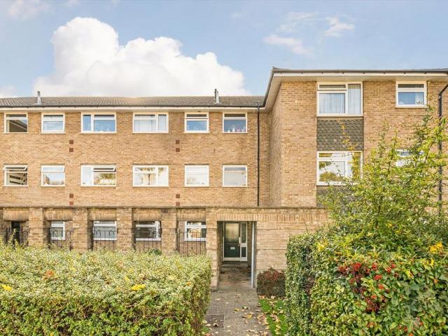 Catherine Road, Surbiton KT6 2 bed flat to rent £1,995 pcm £460 pw