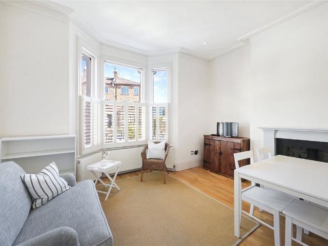 Cathnor Road, London W12, 2 bed flat to rent, £2,500 pcm | PrimeLocation