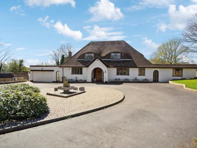 Catlins Lane 5 bed detached house to rent £4,250 pcm £981 pw