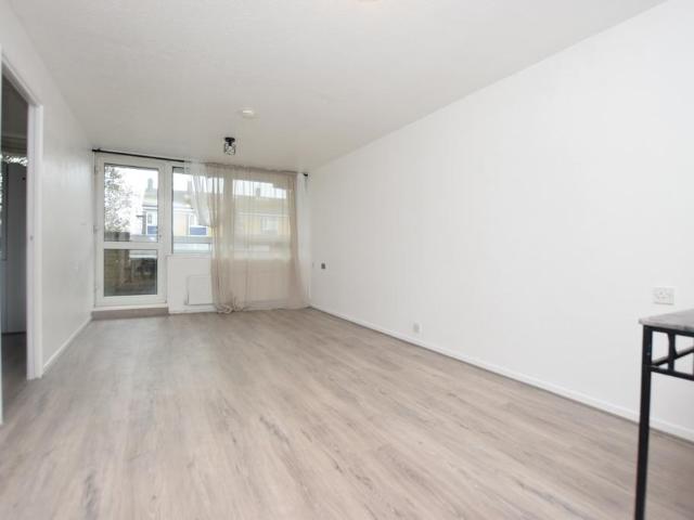 Cator Street London SE15 1 bed flat to rent £1,600 pcm £369 pw