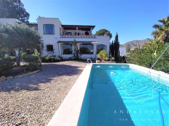 Cautivadora villa compuesta de 5 espacios independientes con. 255m² Las Negras