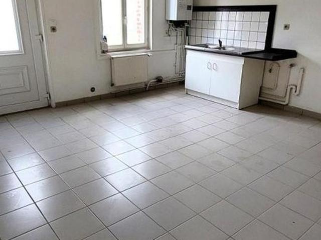 CAUDRY 59: MAISON DE VILLE UNE CHAMBRE, JARDINET