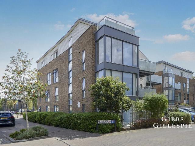 Caulfield Gardens, Pinner, HA5 2 bed flat to rent £2,100 pcm £485 pw