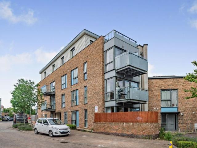 Caulfield Gardens, Pinner HA5, 2 bed flat to rent, £2,200 pcm | PrimeLocation