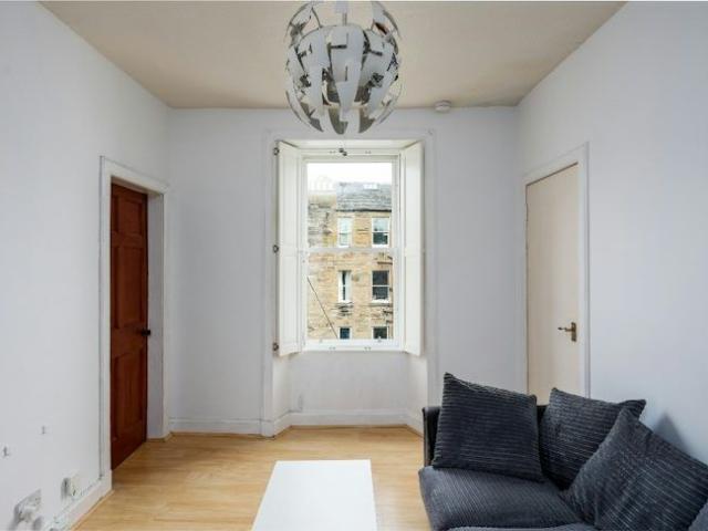 Causewayside Newington, Edinburgh, EH9 1QG