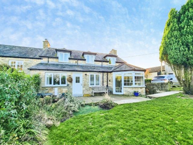 Causey Hill Way, Hexham NE46 3 bed semi detached house to rent £1,700 pcm £392 pw