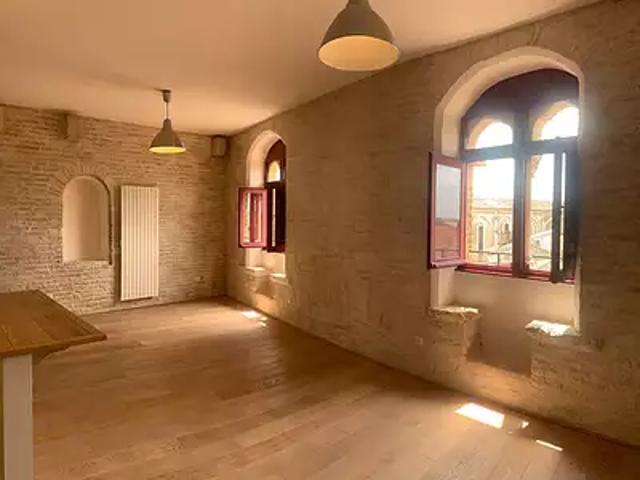 Caussade 82300 Location appartement 2 pièces t2 au dernier étage