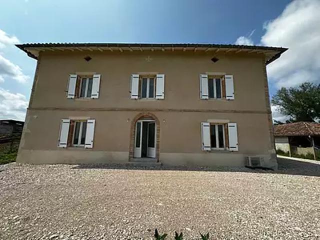 Caussade 82300 Location maison 4 pièces t4 au dernier étage terrasse