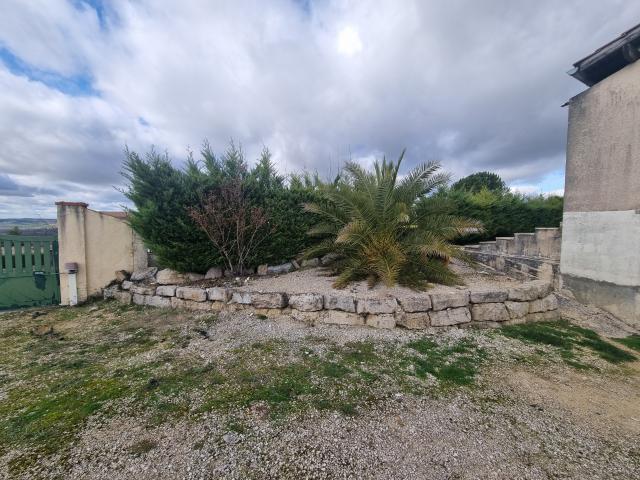 Caussade: MAISON D'ENVIRON 120M2, TERRAIN 1600 M2, AVEC PISCINE ET MAGNIFIQUE VUE