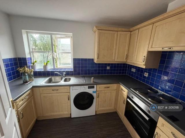 Causton Square, Dagenham, RM10 2 bed flat to rent £1,550 pcm £358 pw