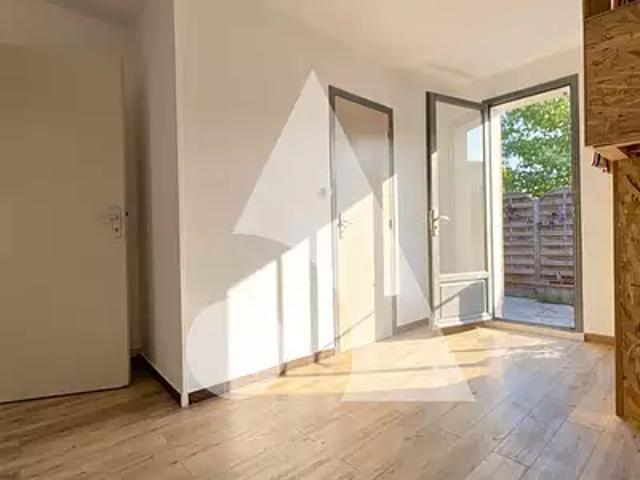 Cavaillon 84300 Achat / Vente appartement 2 pièces t2 au dernier étage terrasse