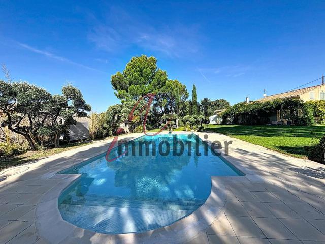 CAVAILLON Maison T7 203 m² habitables sur 2448 m² de terra. 203m² Cavaillon
