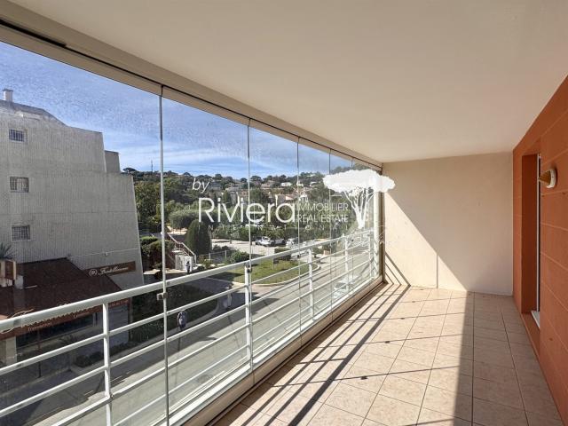 Cavalaire 4 Pieces Sur Le Port Avec Terrasse Et Garage. 94m² Cavalaire sur Mer