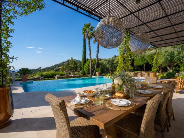 Cavalaire sur mer Superbe vue mer pour cette magnifique prop. 240m² Cavalaire sur Mer