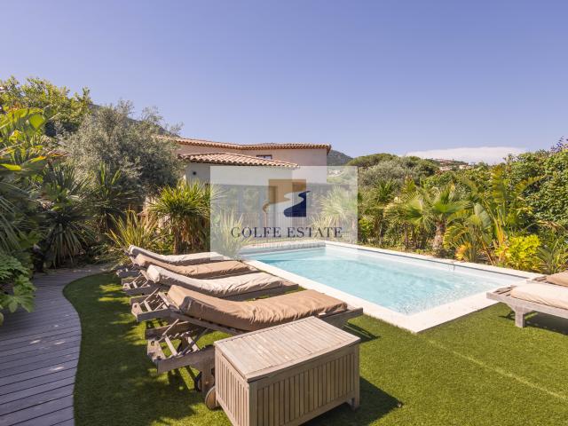 Cavalaire: Villa 'neuve' 4 chambres en suite, piscine, au calme