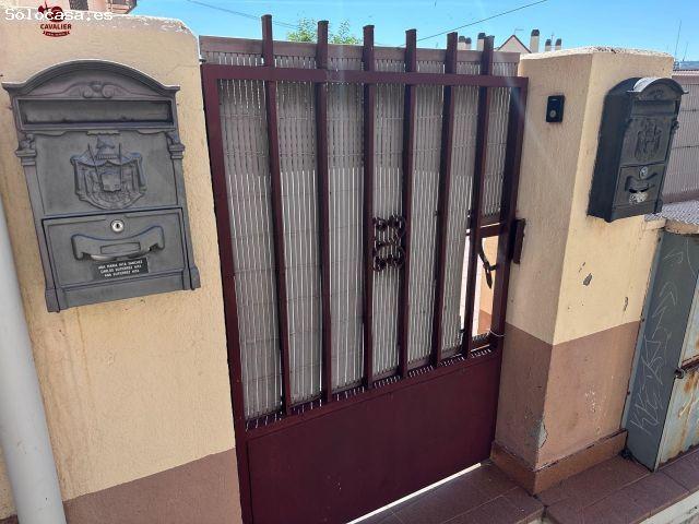 CAVALIER VENDE. Casa de 50m2 con 3 plantas, 3 dorimitorios, 2 baños, salon con cocina y electrodomes
