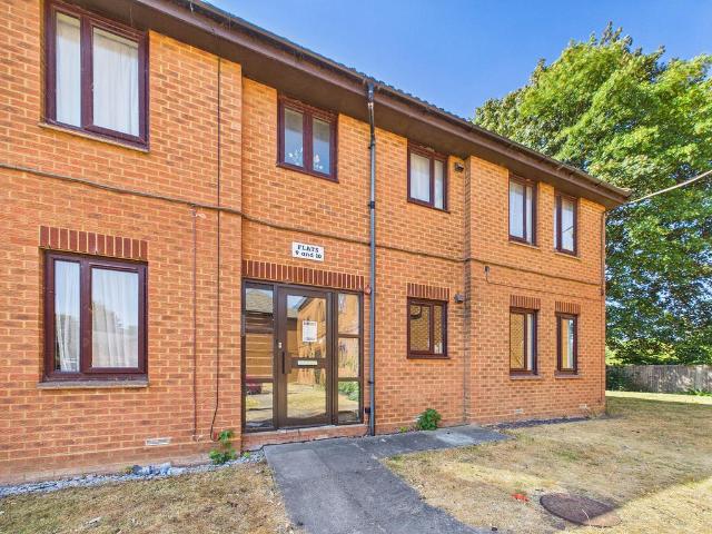 Cavalier Close, Luton, LU3 1 bed apartment to rent £1,000 pcm £231 pw