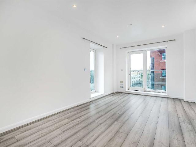 Cavalier House, 46 50 Uxbridge Road, Ealing W5, 3 bed flat to rent, £3,200 pcm | PrimeLocation