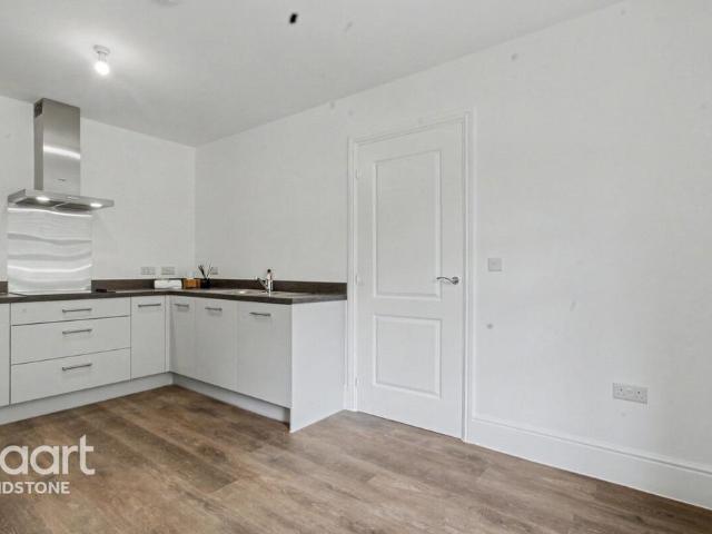 Cavalry Drive, Kent 4 bed semi detached house to rent £2,100 pcm £485 pw