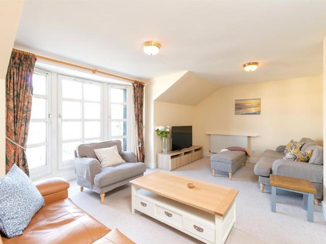 Cavalry Park Drive, Edinburgh, EH15 3 bed apartment to rent £1,750 pcm £404 pw