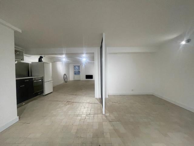 cave aménagée semi enterrée avec accès privatif Drancy