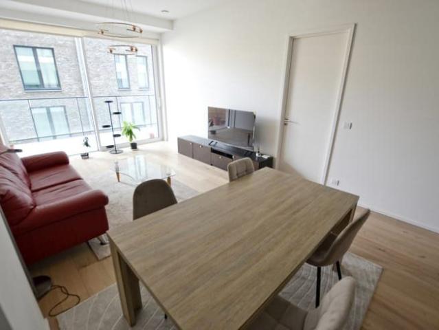 Cavell Court: High standard furn. apart, terrace, quiet area