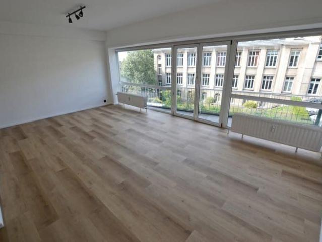 Cavell / De Fré: Fully renovated studio, terrace